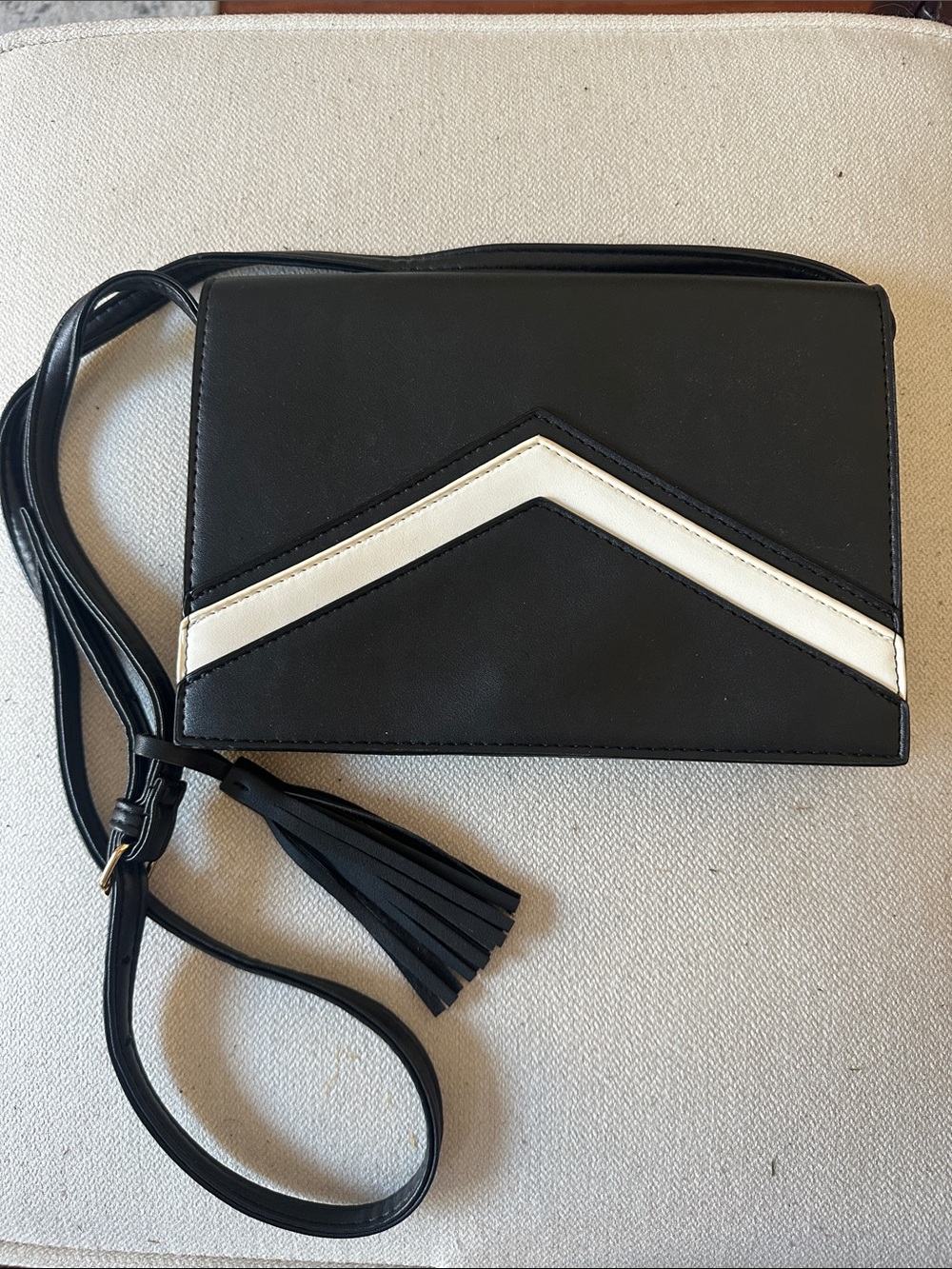 summer & rose Black and White Chevron Crossbody Bag with Tassel